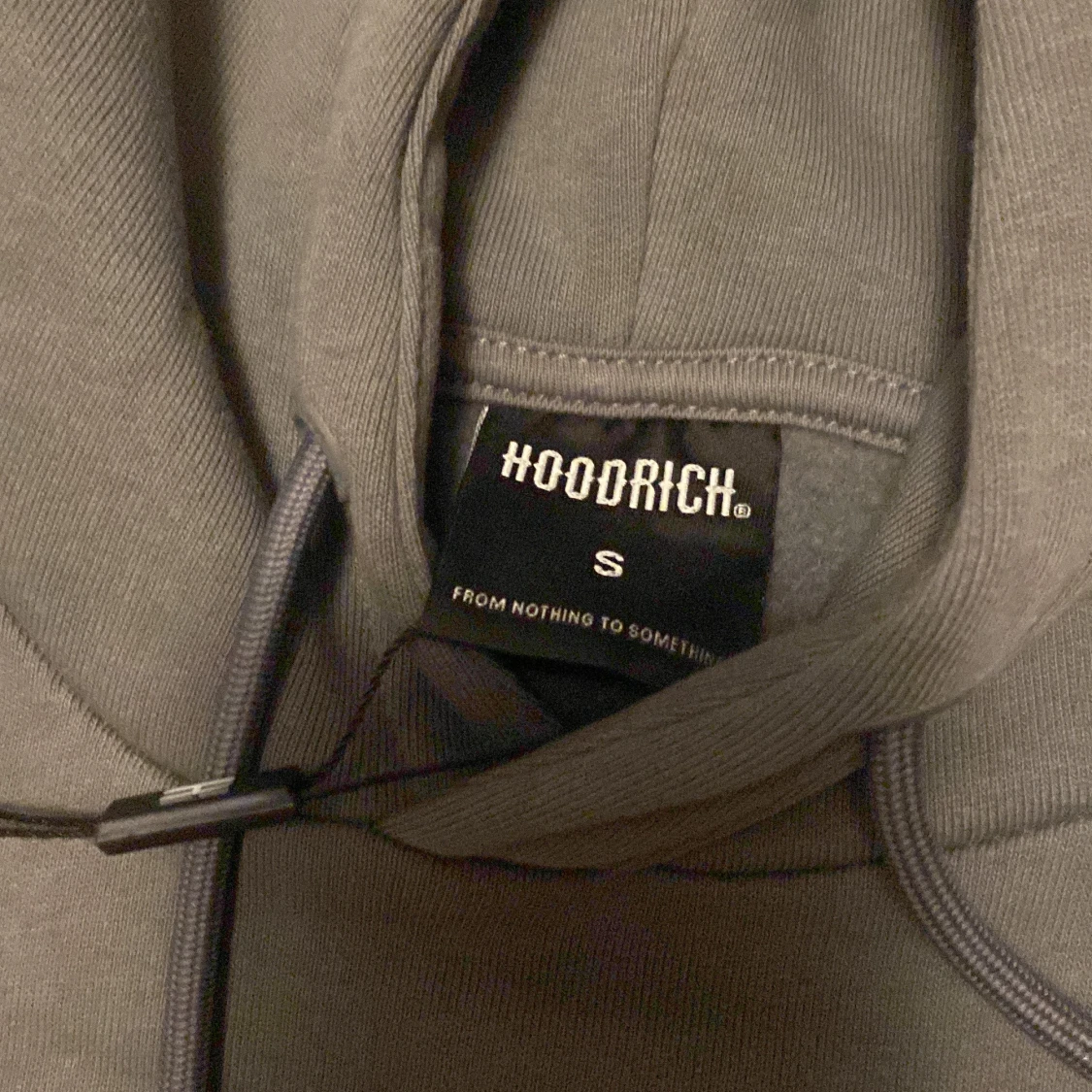 Grå hoodie från Hoodrich med tryck - 4