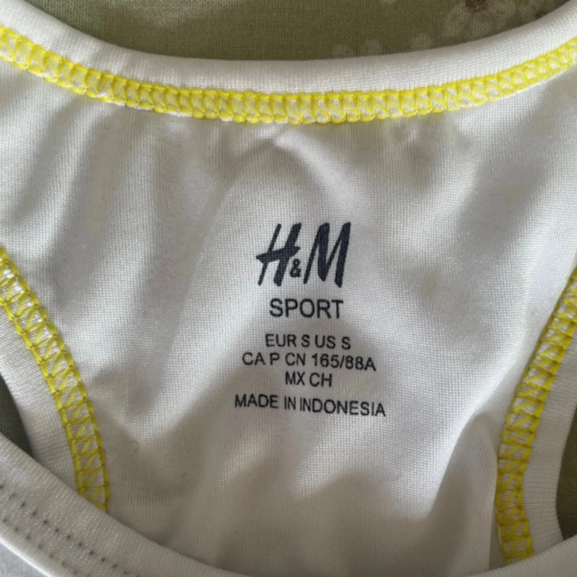 Vit sporttopp från H&M Sport S - 1