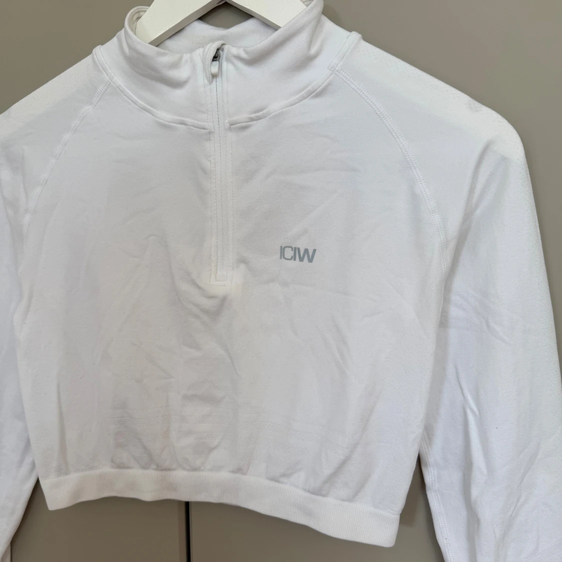 Vit zipup träningstopp/tröja ICIW - 3
