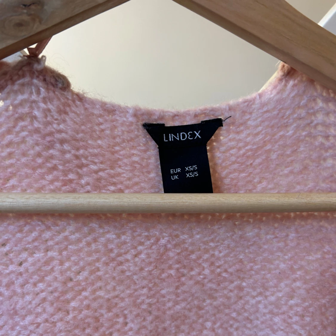 Ljusrosa stickad kofta från Lindex - 3
