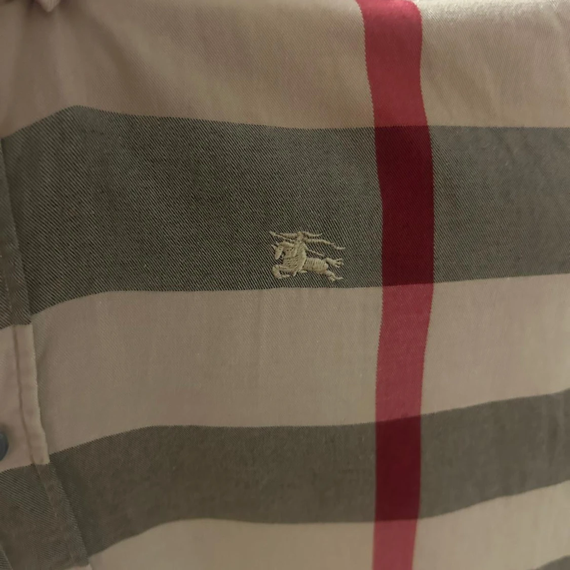 Rutig Burberry skjorta i beige och svart - 4