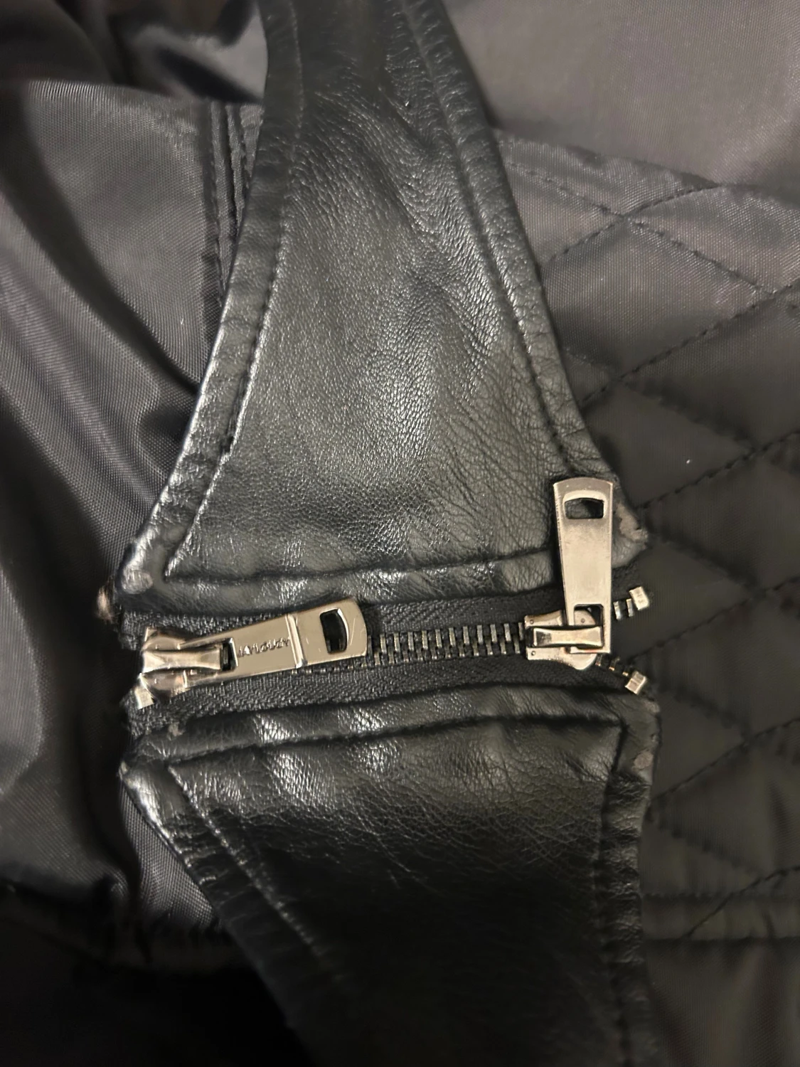 Svart pufferjacka med päls från Jayloucy - 6