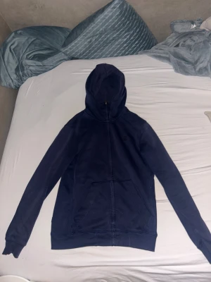 Märkeskläder - Race marine pike (grå) och g-star hoodie i stolek S, resten storlek M. Jeansen är i Stolek 26/30. 150kr/st förutom Race marine pike. Minst 2 plagg för möjligt köp. Vid köp av alla 120kr/st