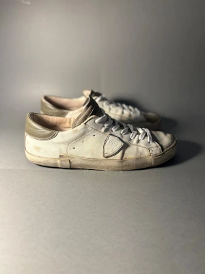 Philippe modell skor  - Skick 7/10 behöver bara en tvätt och nya snören ! Box och dustbags med följer