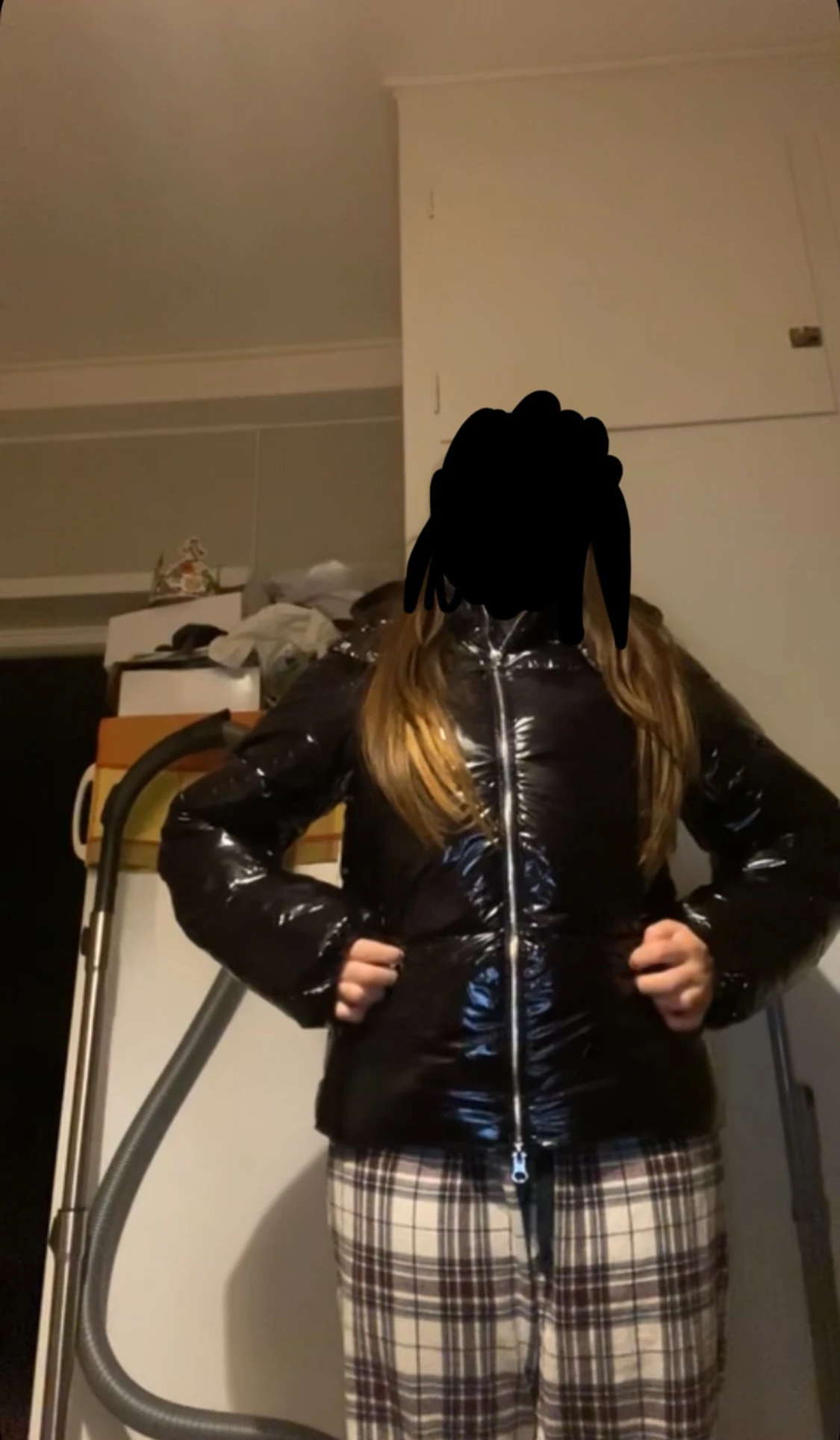 Svart glansig pufferjacka från Nelly