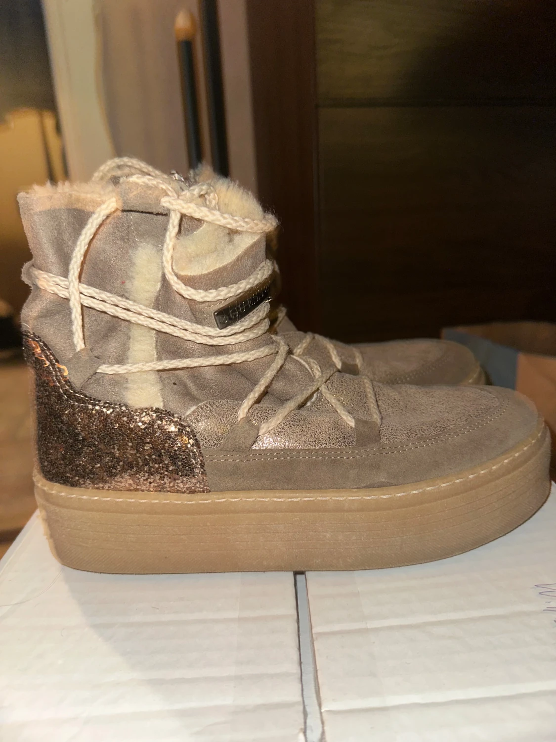 Beige mockaboots med snörning och dragkedja - 6