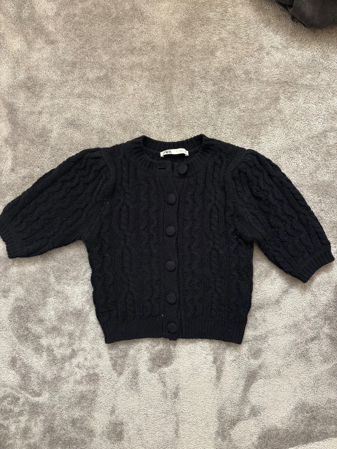 Marinblå croppad kofta från Zara