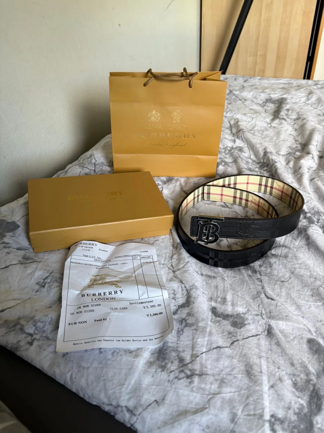 Svart beige bälte med klassiskt rutmönster