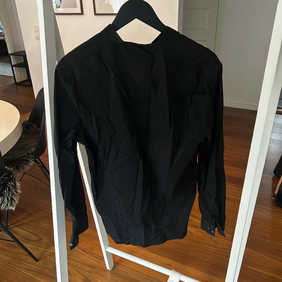 Svart slim fit skjorta från H&M - 1