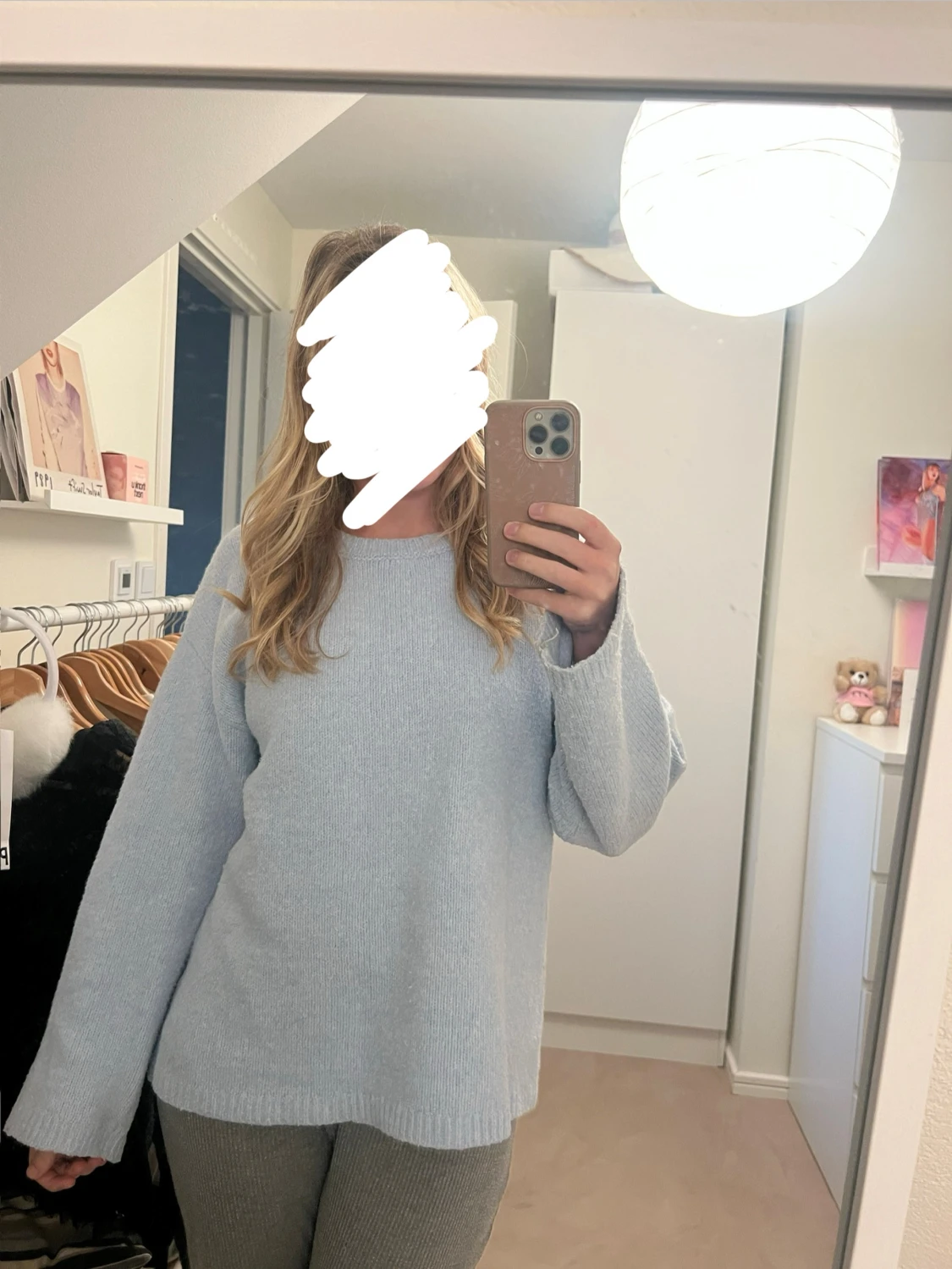 Ljusblå stickad tröja med lång ärm