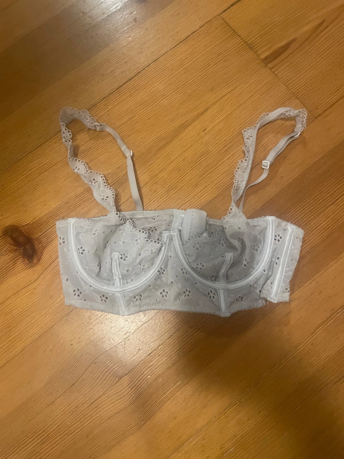 Vit spetsig korsett från H&M