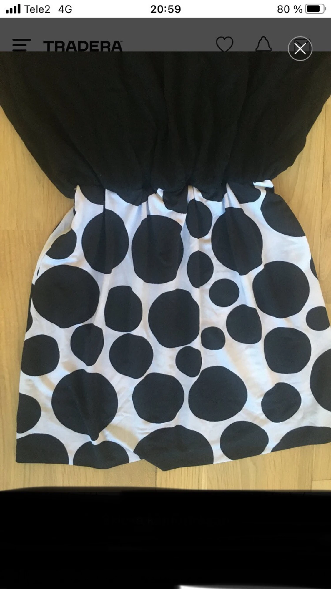 Svart och vit prickig kortklänning - 2