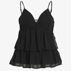 Topp med volanger  - Superfin topp med volanger!! Den är i storlek XS och ursprungspriset är 450kr men kan diskuteras vid snabb affär💞