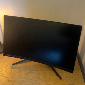 MSI OPTIX MAG271CP 27" BÖJD GAMINGSKÄRM - Hej! Säljer min MSI OPTIX MAG271CP 27" BÖJD GAMINGSKÄRM eftersom jag inte har någon användning av den. Hör av dig vid intresse! 😁