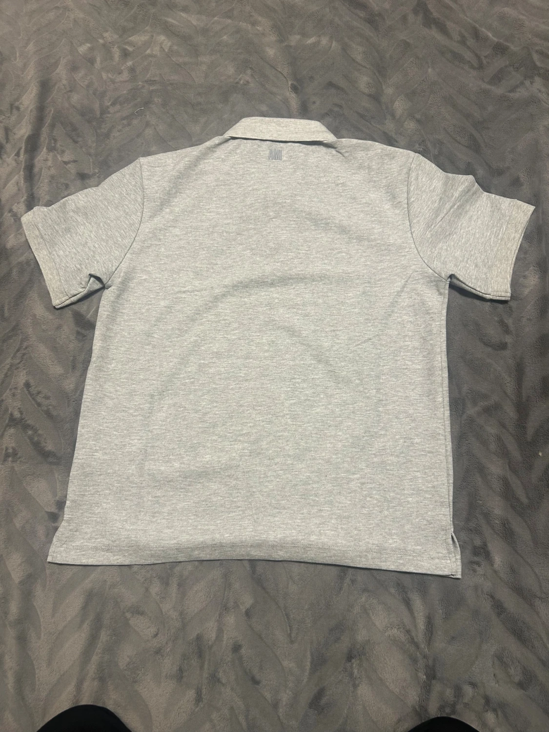 Grå polo från Ami med hjärtdetalj - 4