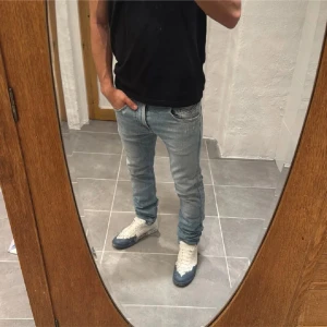 Replay jeans - Ett par snygga byxor från Replay i storlek W30 L32 i modellen Anbass
