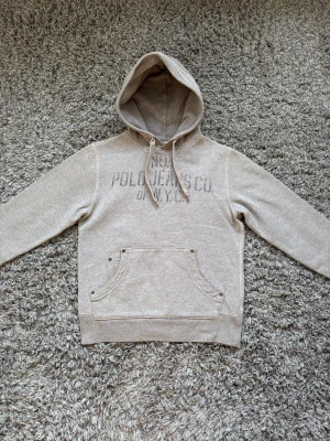Ralph lauren polo jeans co hoodie - Säljer denna riktigt fet RL polo jeans hoodien!⭐️Storlek S passar S!🤝Skick : Mycket bra skick!🙌Hör gärna av er om ni har funderingar!👍