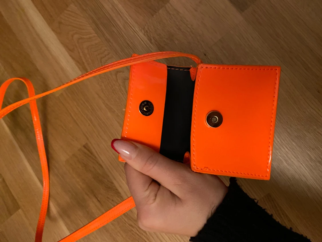 Mini orange axelväska i syntet - 2