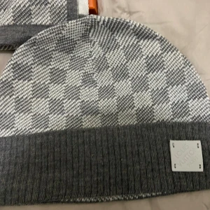 Mössa - För mer bilder Dm