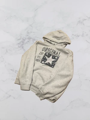 Scndi hoodie - Finns inte att köpa längre. Mycket bra skick! Storlek M men skulle säga den passar åt det mindre hållet. S/M