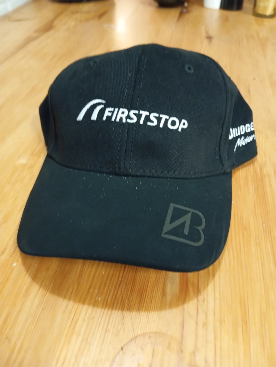 Svart keps First Stop Bridgestone