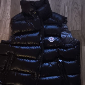 Moncler väst - Moncler väst med storlek xs