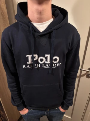 Polo Ralph Lauren Hoodie - 186 i bilden | mycket fint skick | ingen defekt | Den är i Large men sitter som Medium | priset är inte hugget i sten✌️