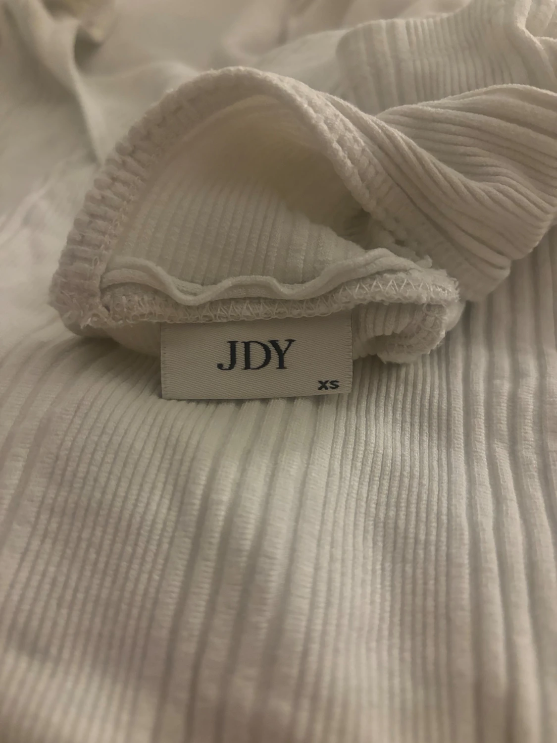 Ribbad vit topp från JDY XS - 1