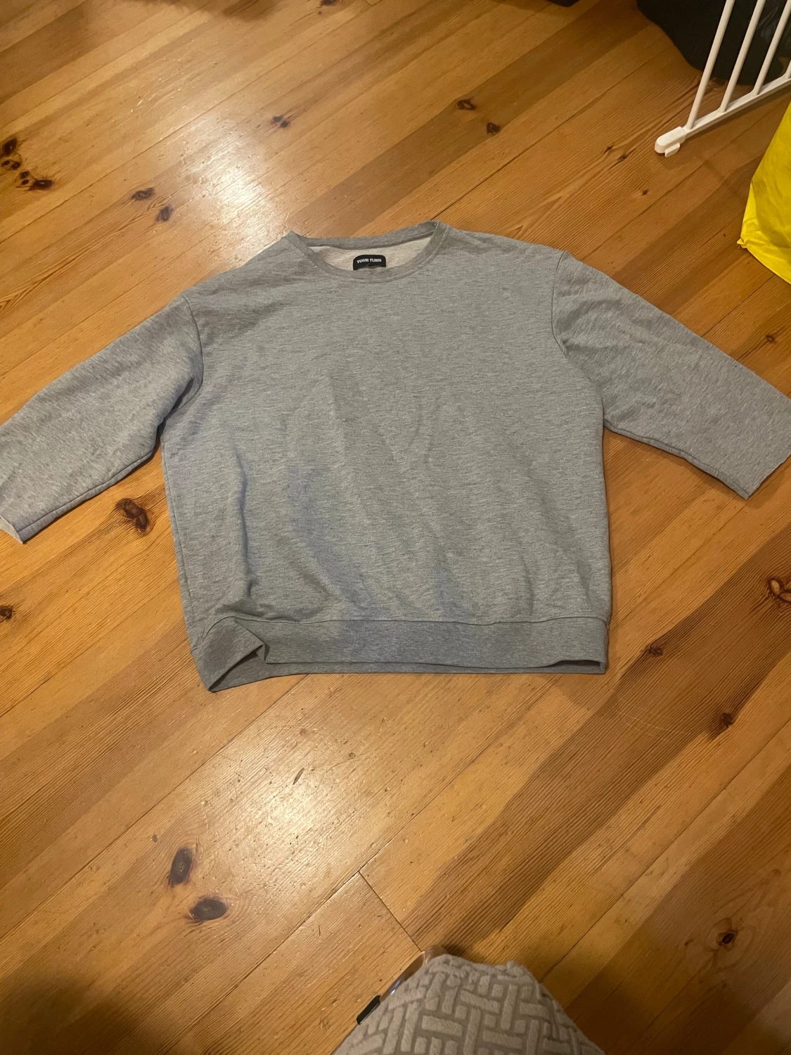 Grå sweatshirt från Your Turn