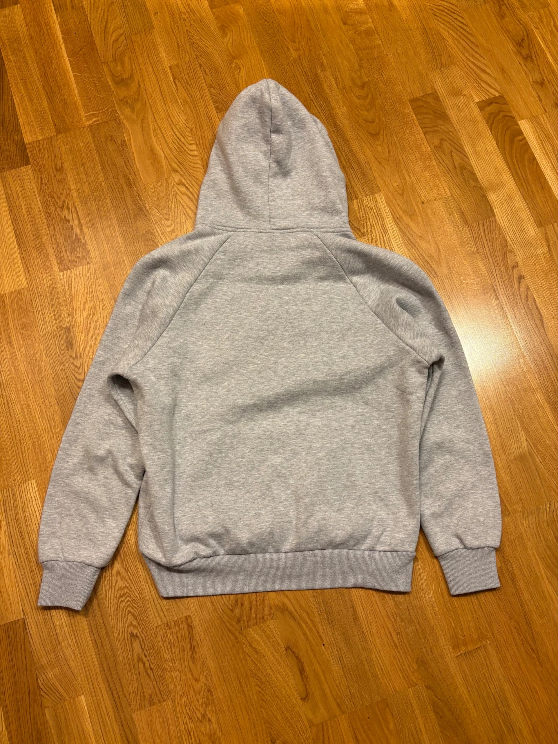 Grå Trapstar hoodie med blå/vit text - 2