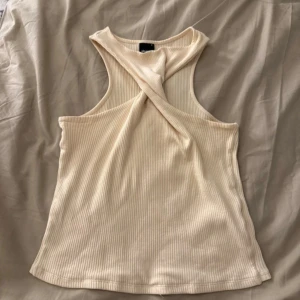 Topp - Super fin topp som är väl omhändertagen, storlek S från Ginatricot. 