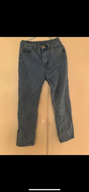 Jeans - Blå jeans från shein storlek s. raka / mom jeans