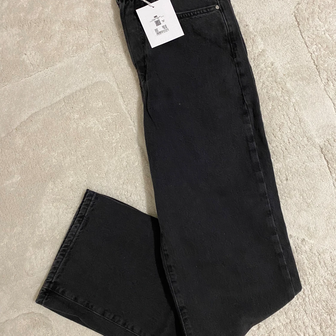 Svarta wide jeans från weekday  - 1
