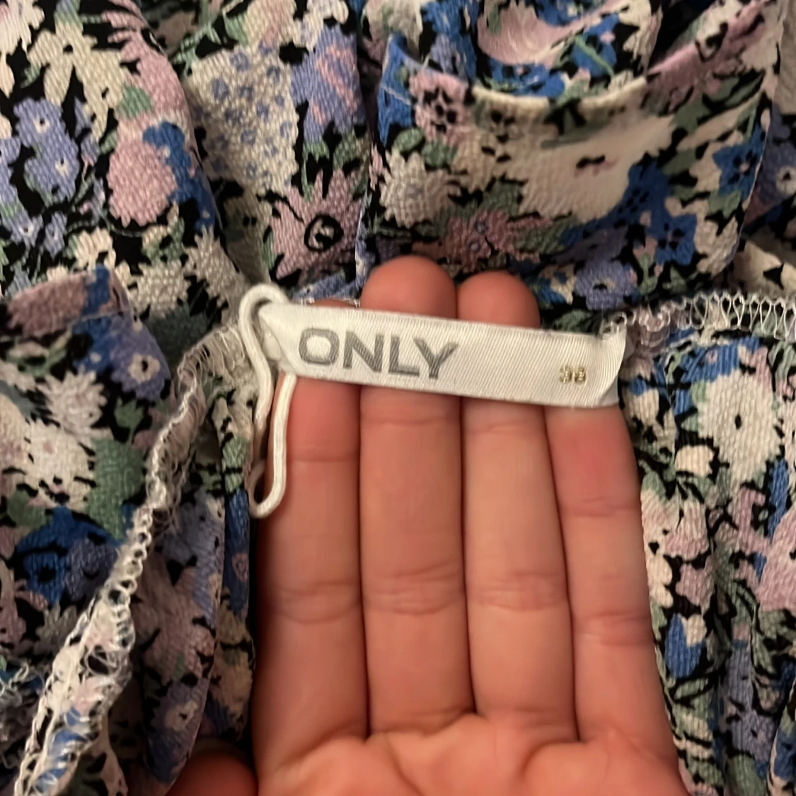 Blommig kortkjol från ONLY - 1