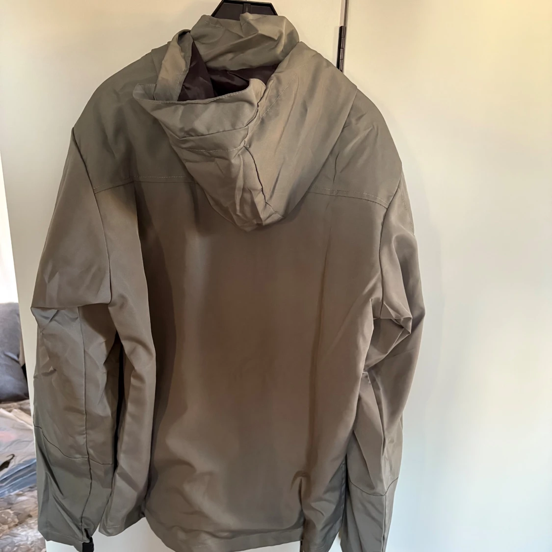  Vindjacka med huva - 1