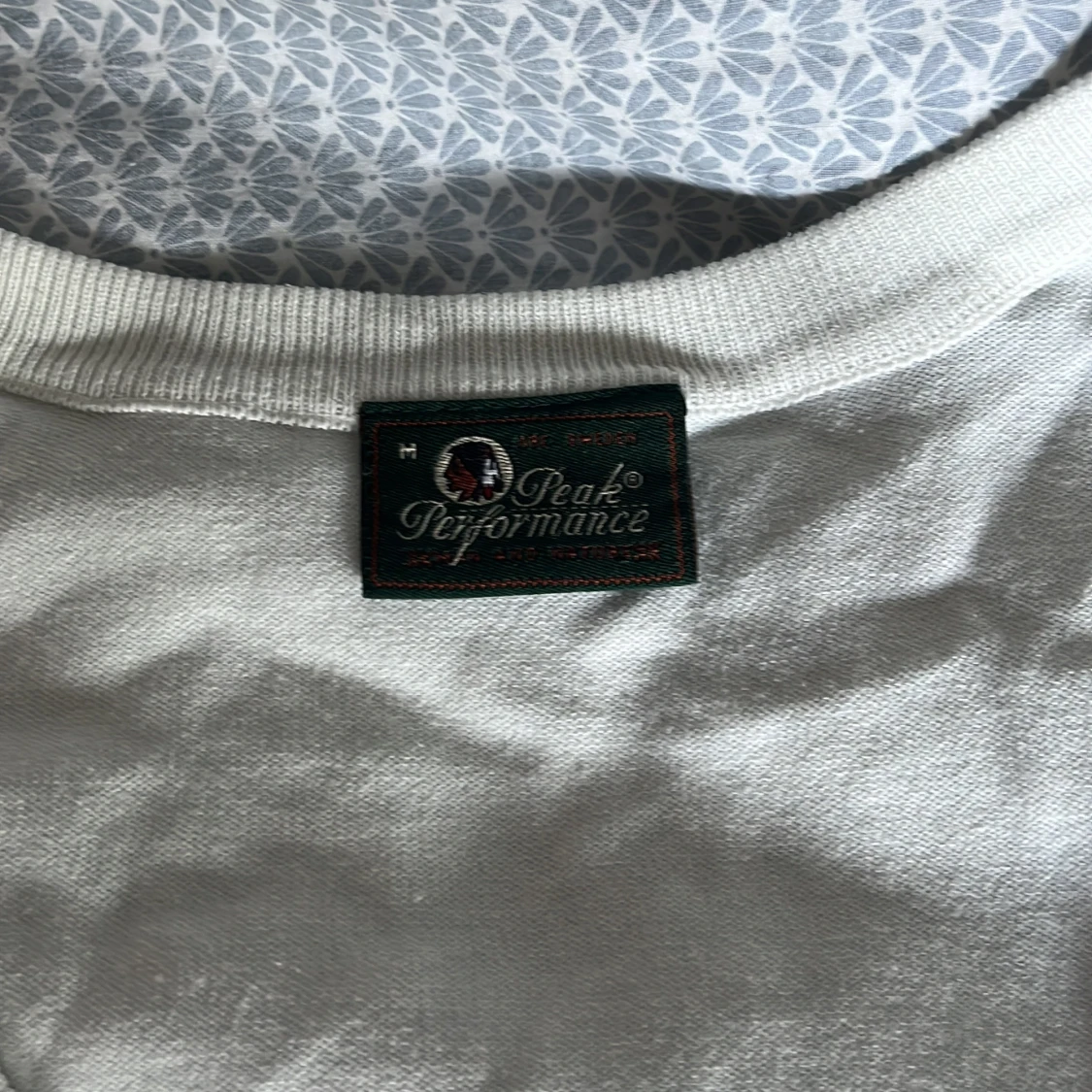 Vit v-ringad tröja Peak Performance - 2