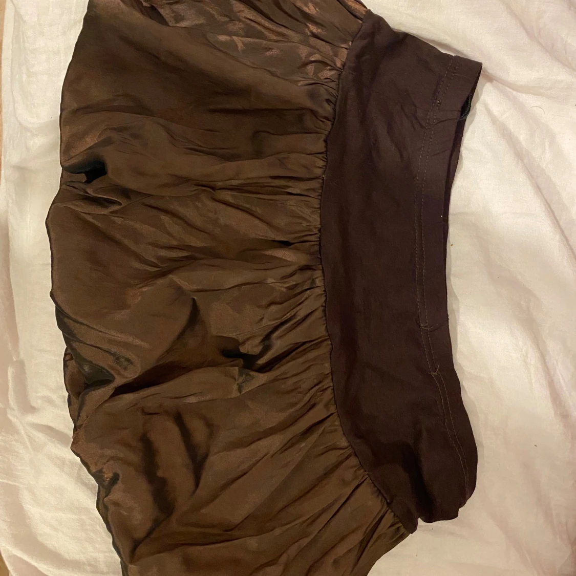 Y2k Brun mini skirt i volang med ballongform - 1