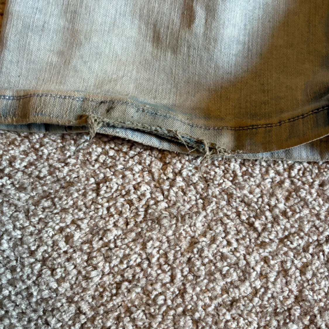 Bootcut jeans med slitningar - 2