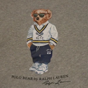 Ralph Lauren Bear - Säljer en superfin Ralph Lauren Bear tröja i storlek s, Unisex. Vid frågor är det bara att höra av dig!😊