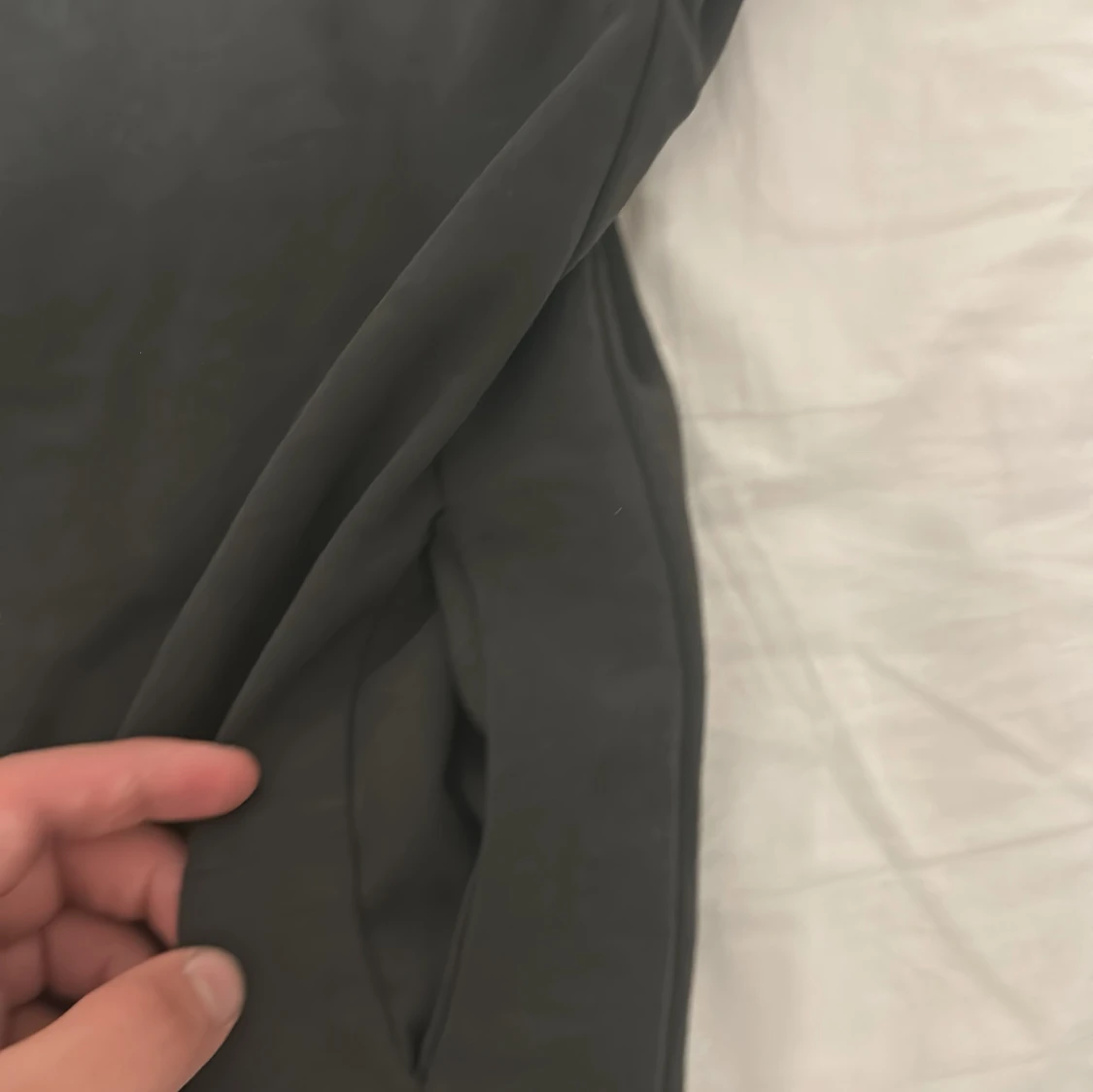 Svart hoodie från Hugo Boss - 4