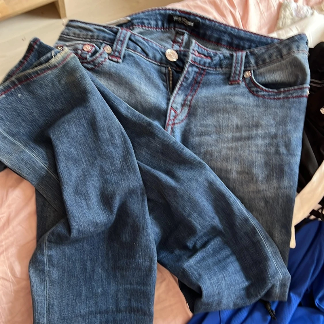 Blå bootcut jeans från True Religion - 2