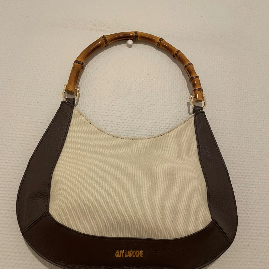 Axelväska med bambuhandtag - 1