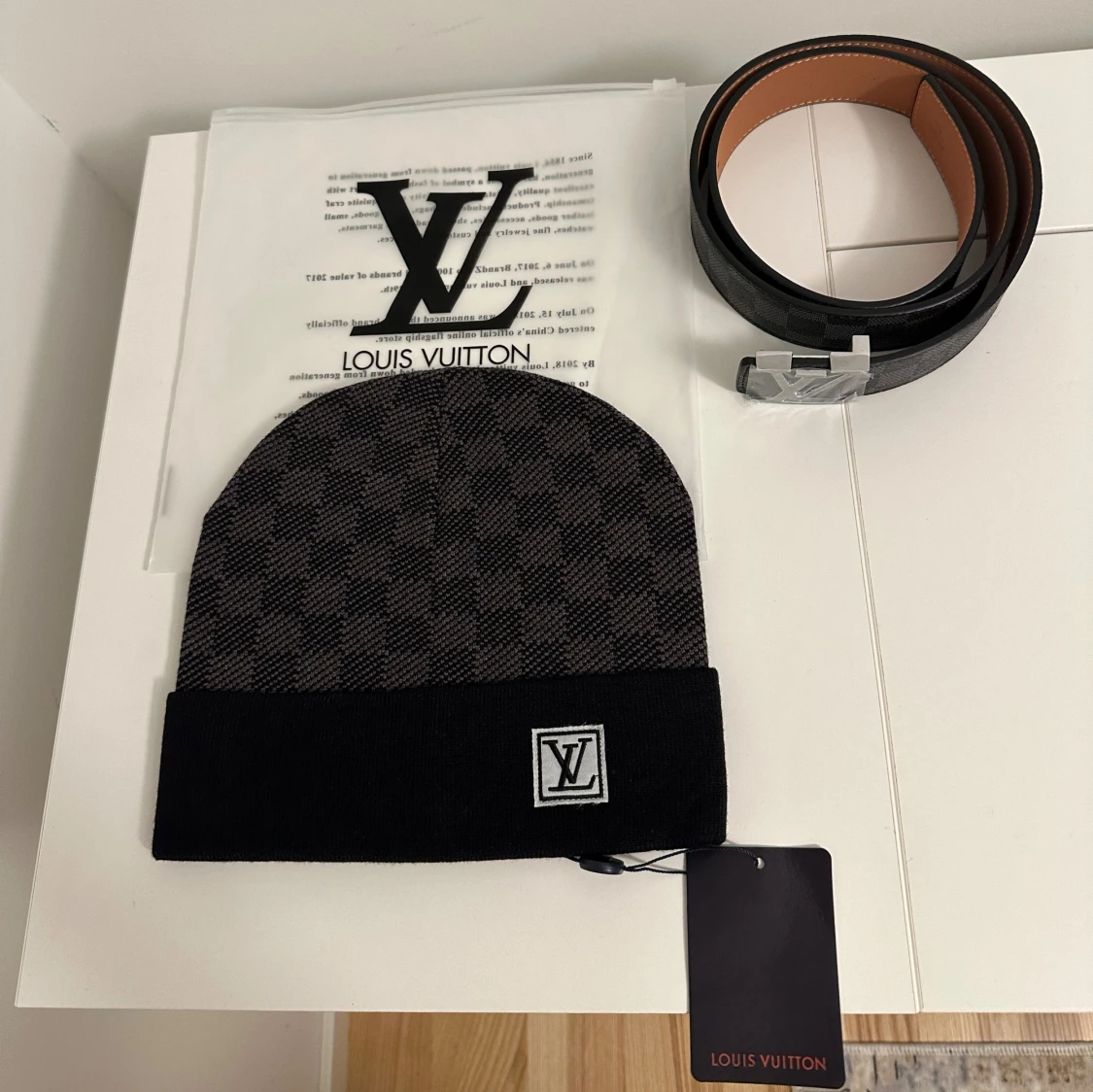 Svart och grå L.V mössa/Bälte - 1