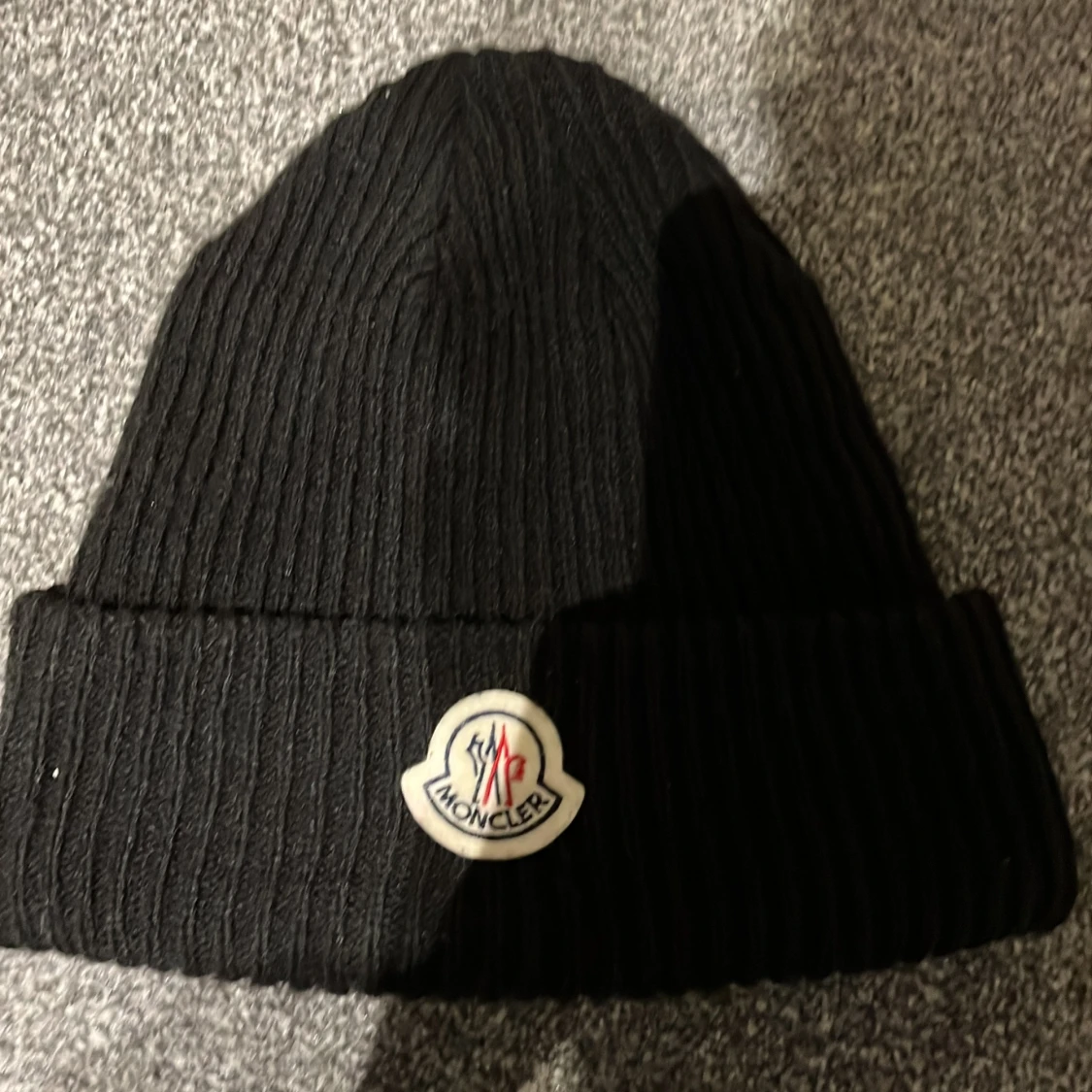 Svart ribbad Moncler mössa - 1