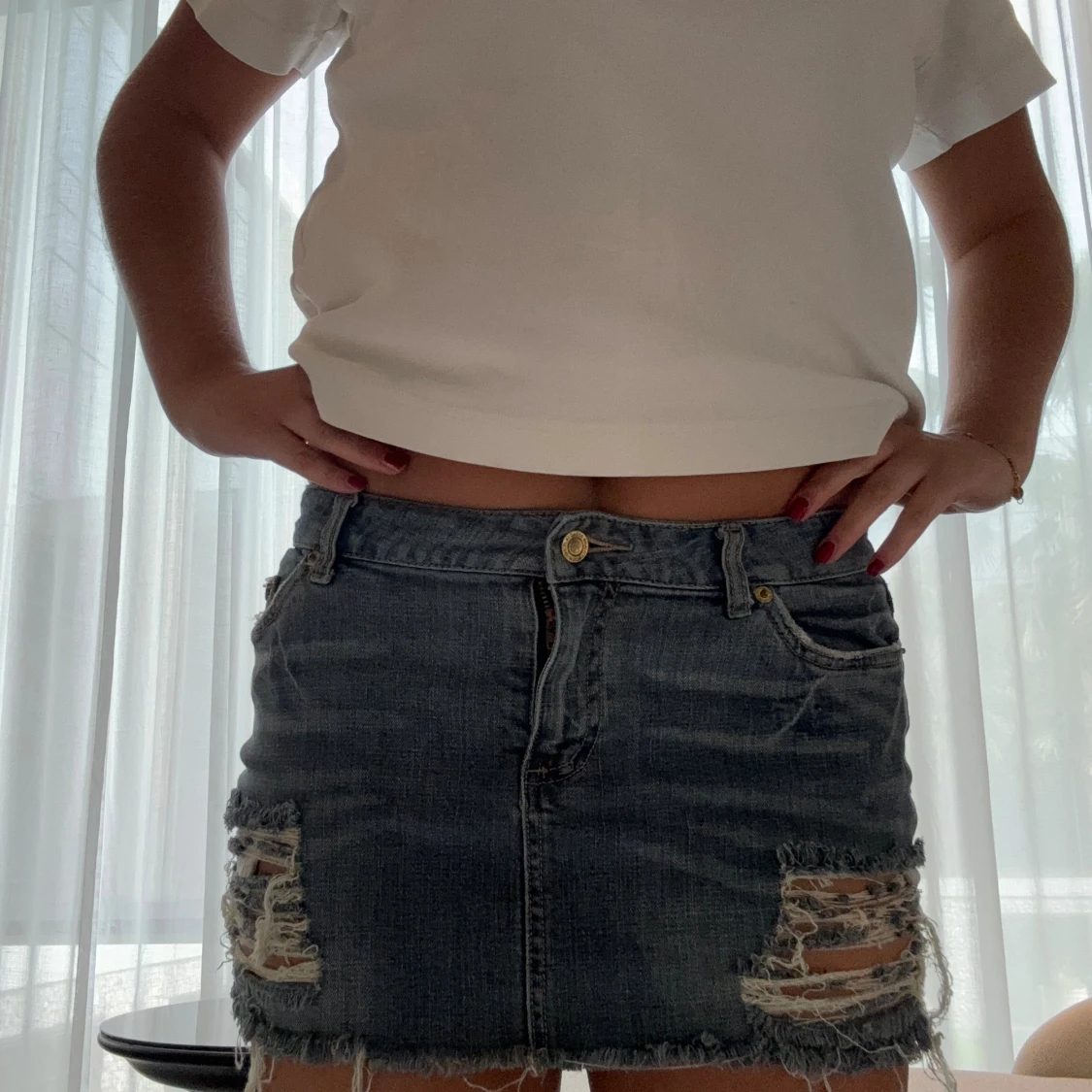 Blå jeanskjol med slitningar Coloring-gem - 3