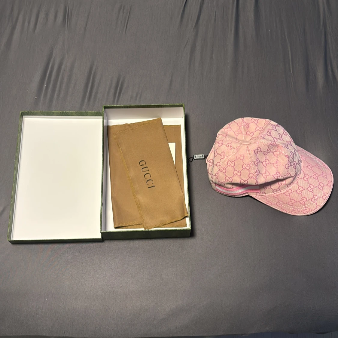 Gucci rosa keps med monogram