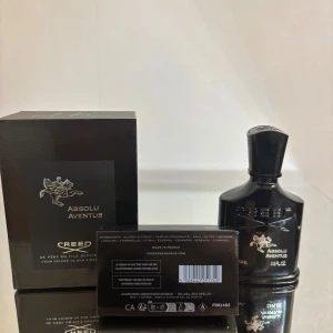 Creed Absolu Aventus - 75ml - Rimliga Prisförlag - Hej! 👋 74ml/75ml kvar Fick dem i present men har redan den, så dessa behöver jag inte. Nypris ca 4000 kr – Tar emot rimliga prisförslag.  Möts på offentlig plats för trygg affär, Kan även fraktas! Hör av dig vid intresse