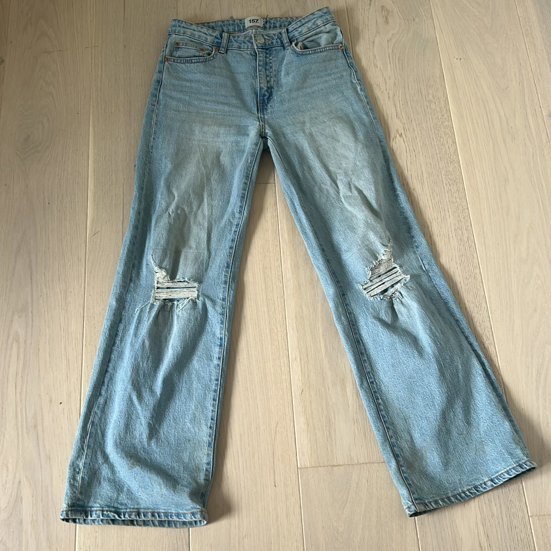 Ljusblå slitna jeans från 157 - 2