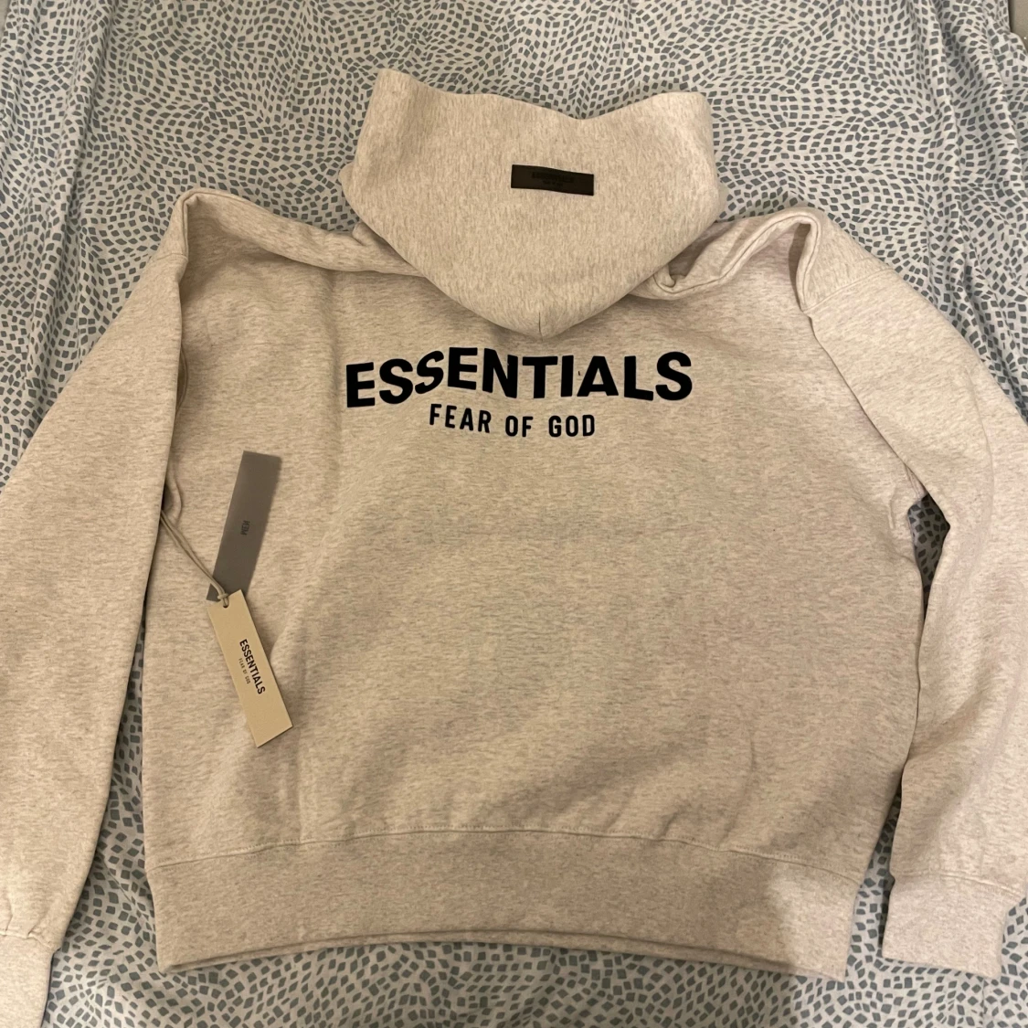Ljusgrå Essentials Fear of God hoodie - 1
