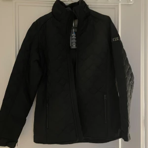 Svart pendleton jacket från Cutter & Buck - Svart pendleton jacka ladies, aldrig använd nypris 1500kr 